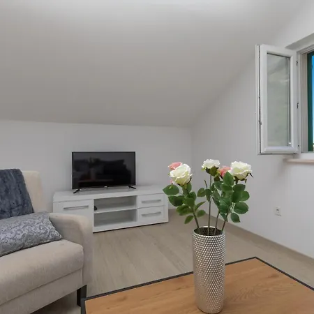 Apartments Villa Carica B&B Mimice