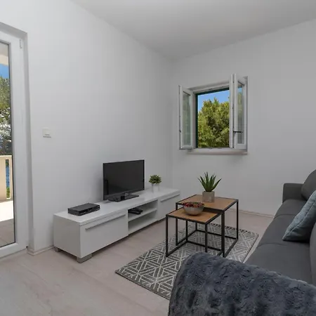 Apartman Apartments Villa Carica B&B