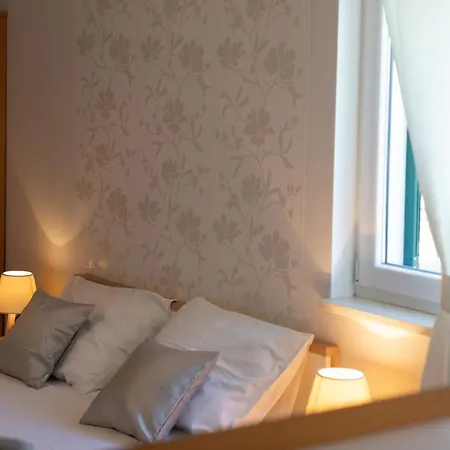 Apartments Villa Carica B&B Apartman