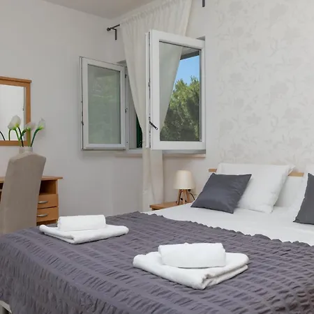 Apartments Villa Carica B&B