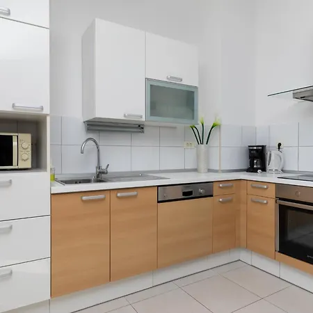Apartman Carica