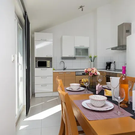 Apartments Villa Carica B&B Apartman *