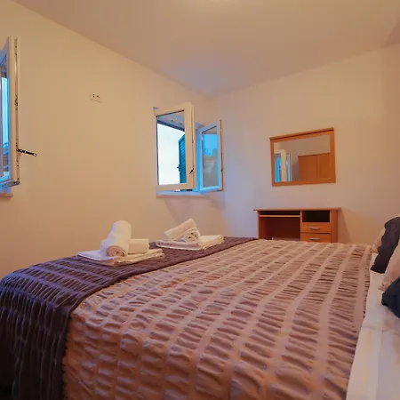Apartments Villa Carica B&B Apartman