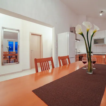 Apartman Apartments Villa Carica B&B *