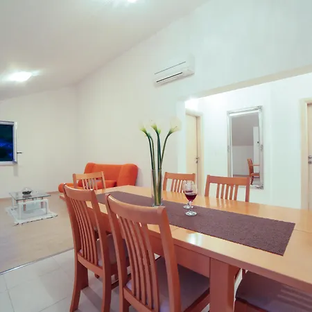 Apartments Villa Carica B&B Apartman *